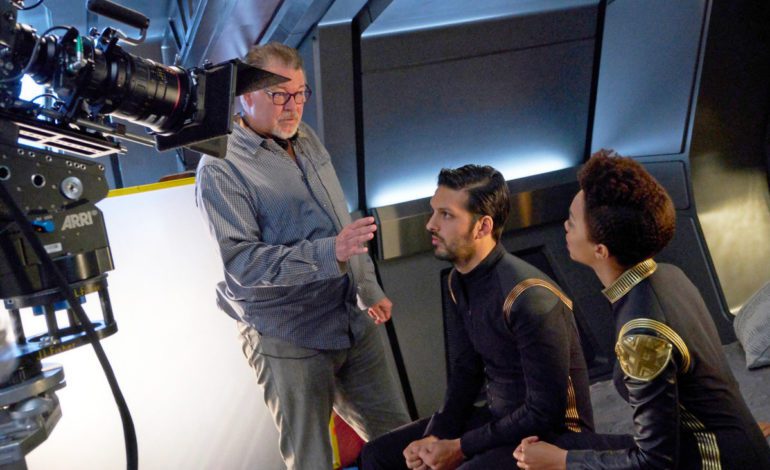 Jonathan Frakes o Discovery a režii. Chystá se na celkem 4 ST seriály